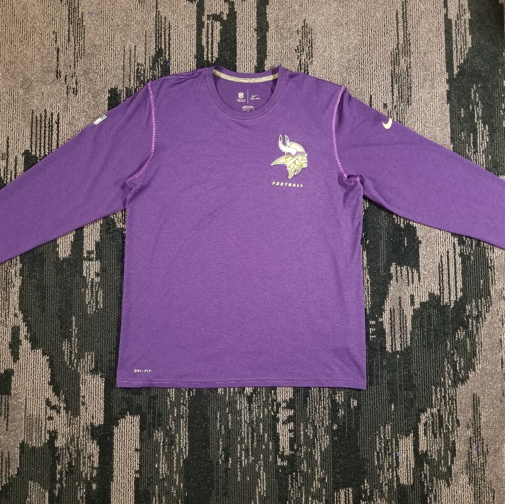 Official NFL/NIKE Minnesota Vikings gear - size L